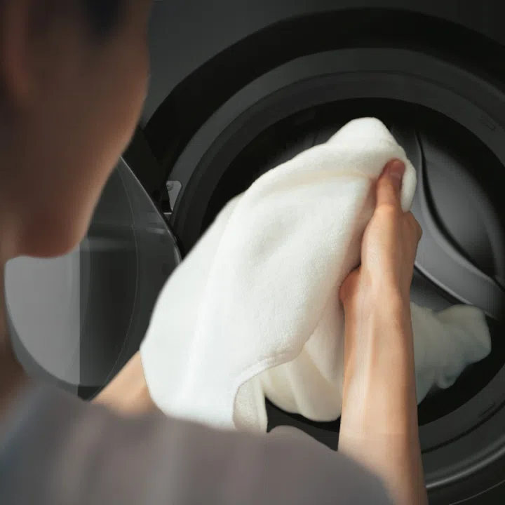 With Blue Ag+ technology, you no longer have to reach for the temperature controls to achieve a thorough clean.