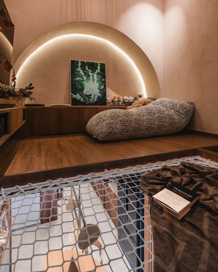 The loft at Aloft succeeds because ceiling height and circulation were carefully studied, transforming vertical space into usable living area rather than an awkward add-on.