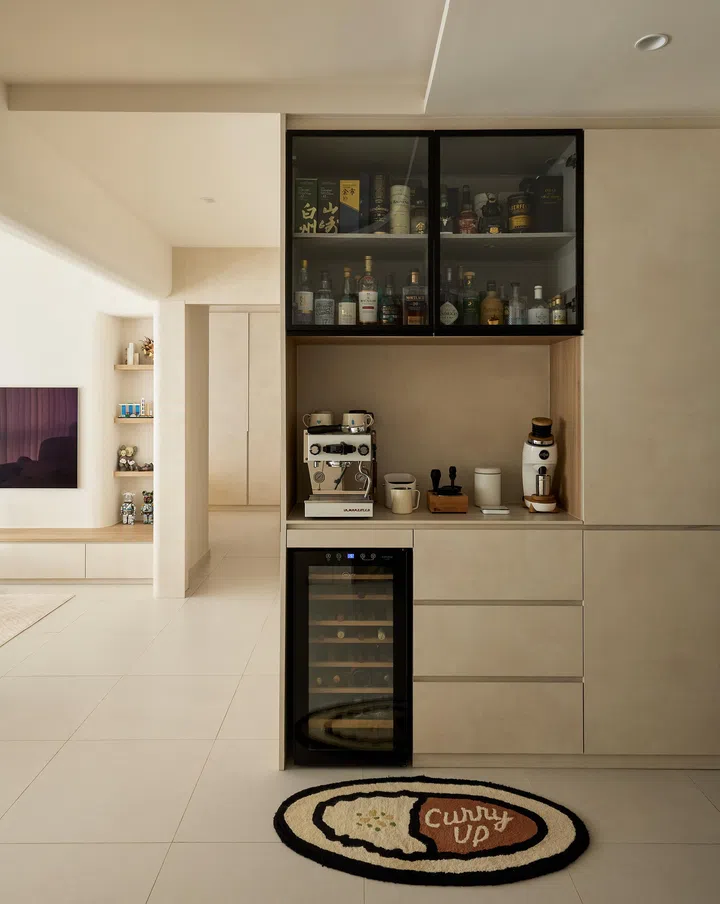 A slim runner softens the kitchen floor, while concealed cabinetry keeps clutter firmly out of sight.