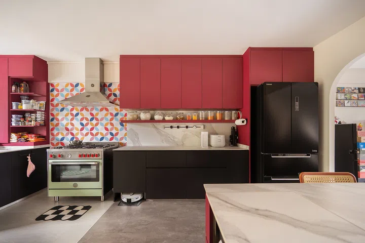 Burgundy, black and light wood follow Subash’s rule of three throughout the open kitchen.