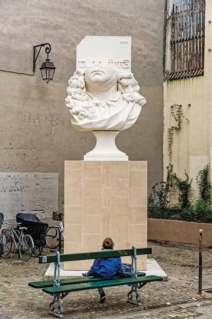 Untitled
(Loading...) a
2019 sculpture
co-created
with artist
Stephane Parain
at Le Socle et
Flucuart, Paris. Photo by PHILIPPE MARTINEAU