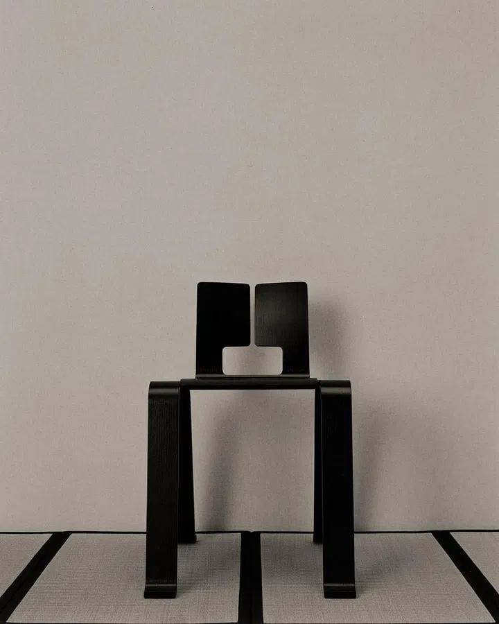 Charlotte Perriand Chaise Ombre, 1954
(Image credit to Julien T Hamon)