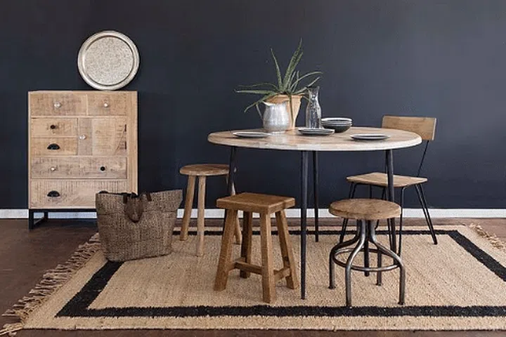 Round dining table wood on wood and jute rug