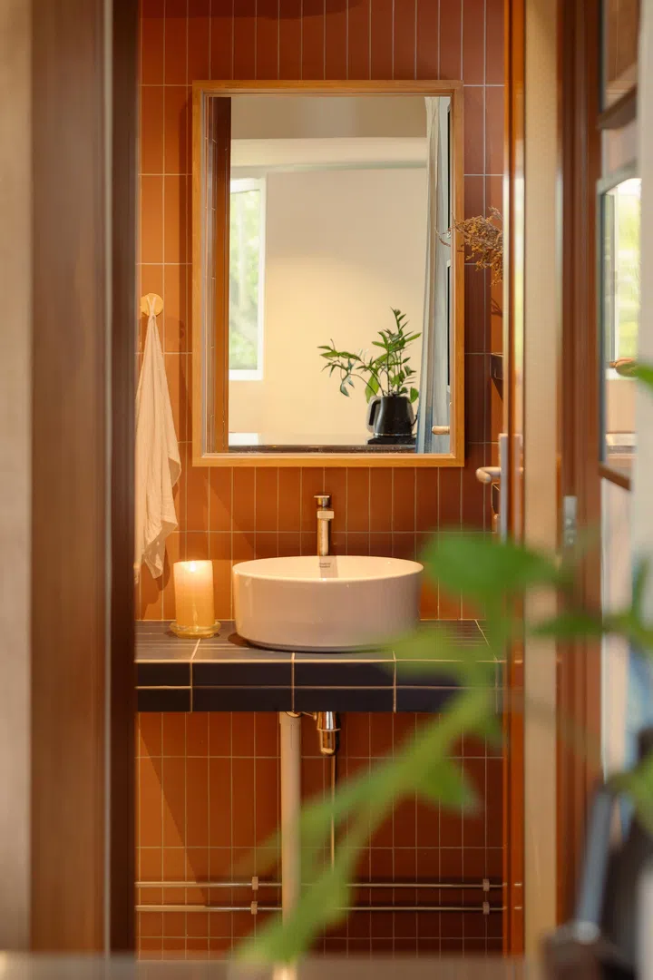 Jeanette designed the common bathroom, opting for playful colour contrasts including a navy sinktop.