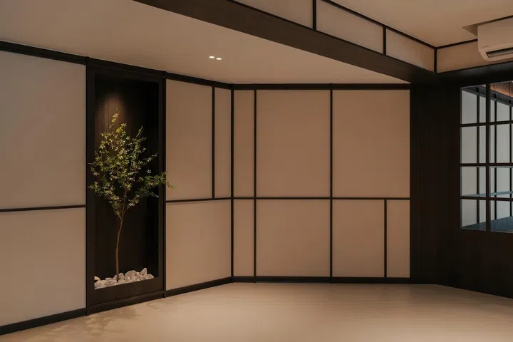 What appears to be a continuous feature wall actually conceals multiple functions, including storage, the mahjong cabinet, the bomb shelter entrance and even a bedroom door.