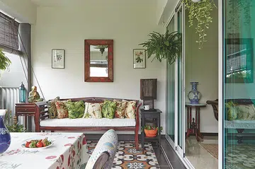74562-homeland_balcony