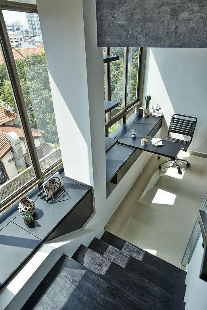 With plenty of natural sunlight, the window area is the perfect spot to get some work done. Anne chose a swivel chair without an armrest, to save space. Accessories on bay window from Journey East.