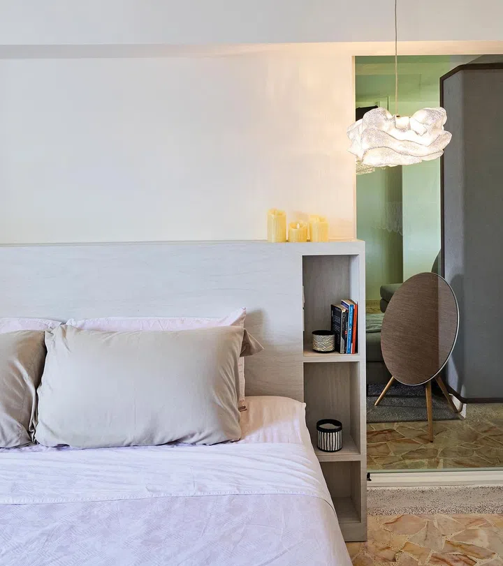 A fixed glass panel visually connects the private and public spaces and fosters a sense of spatial expansion by revealing or concealing from view as one moves about the spaces.