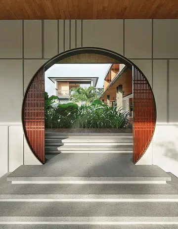 House Tour: This Mountbatten bungalow is an super secretive tropical oasis