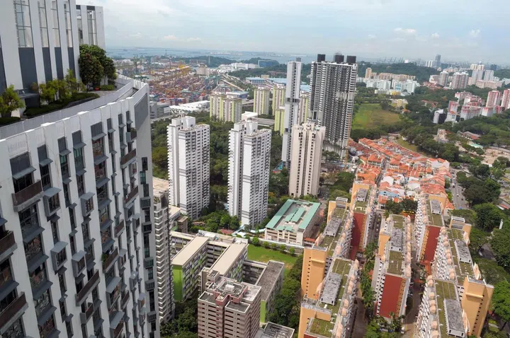 Aerial view of new HDB BTO Pinnacle @ Duxton andolder HDB flats in the business and residential area of Singapore. Image from 123RF