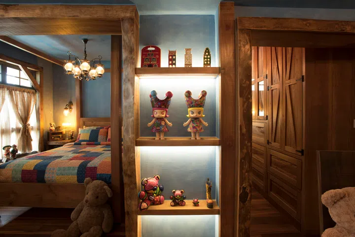 Shelves are between the dining area and the living room as you walk into the master bedroom. 