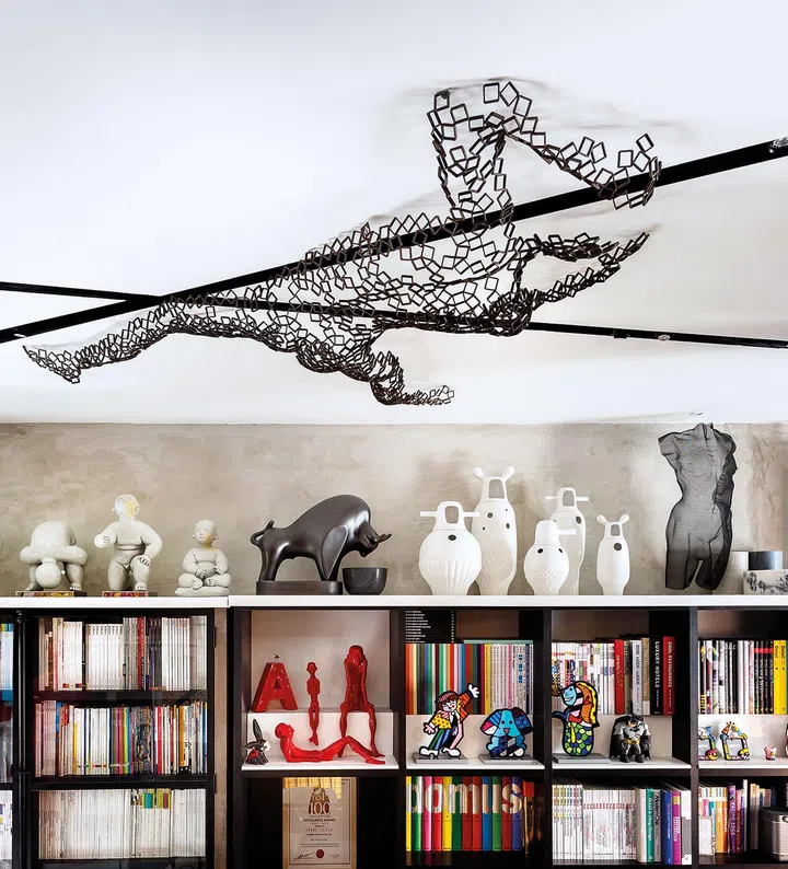 There's even art on the ceiling: A Rainer Lagemann sculpture hangs off the ceiling against an X-shaped lighting though - an artistic way to decorate a conventionally bare space.