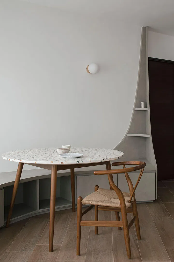 The dining table is custom-made with the owner’s favourite terrazzo top.