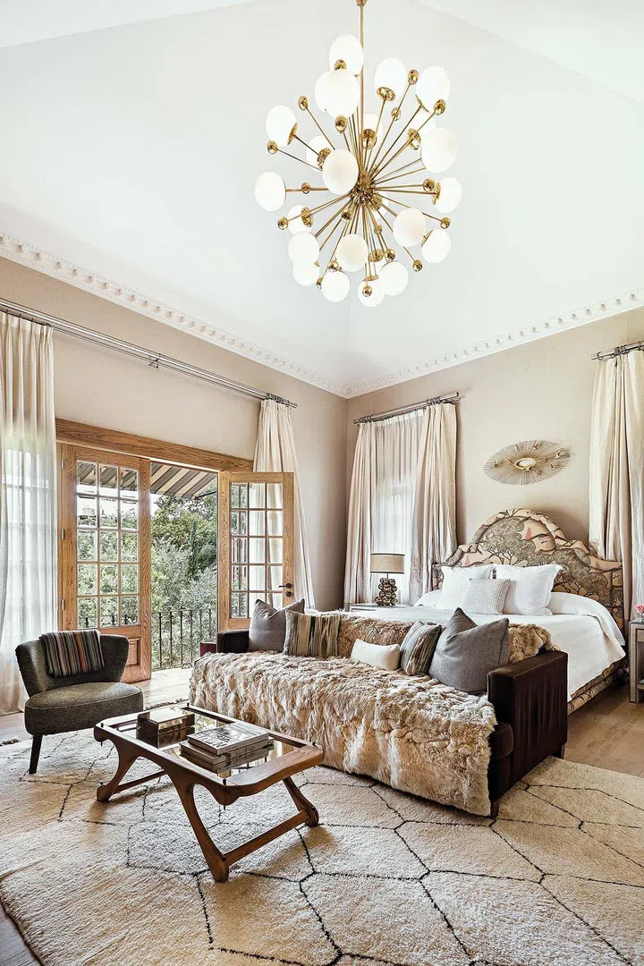 The decoration is eclectic and the ambience is welcoming in every nook.