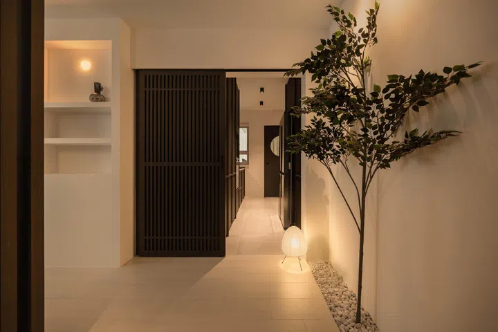  The dark wood slatted sliding door conceals the kitchen.
