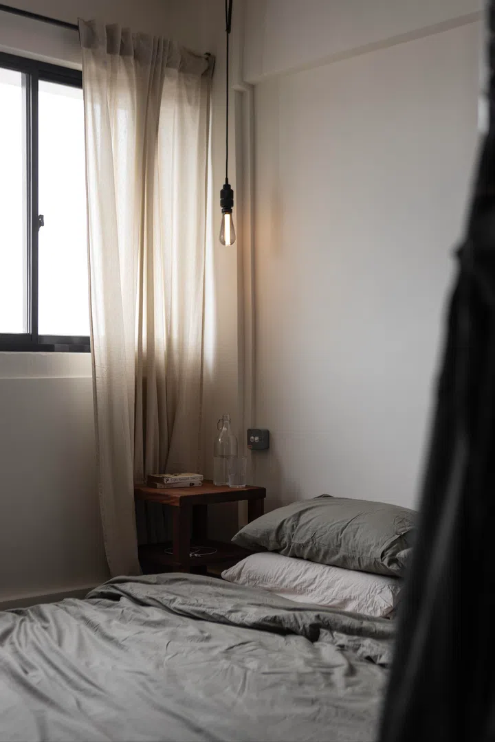 The homeowner and interior designer took an intentional minimalist approach to the maser bedroom.