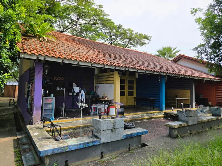 Familiar sight of the old 1980s-built CherryLoft Loyang chalets (prior to refurbishment).