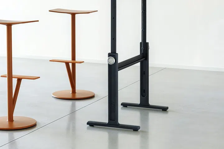 Brut Table from Xtra