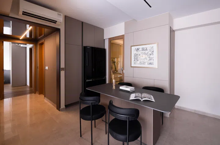 A customised island is also a unique dining table.
