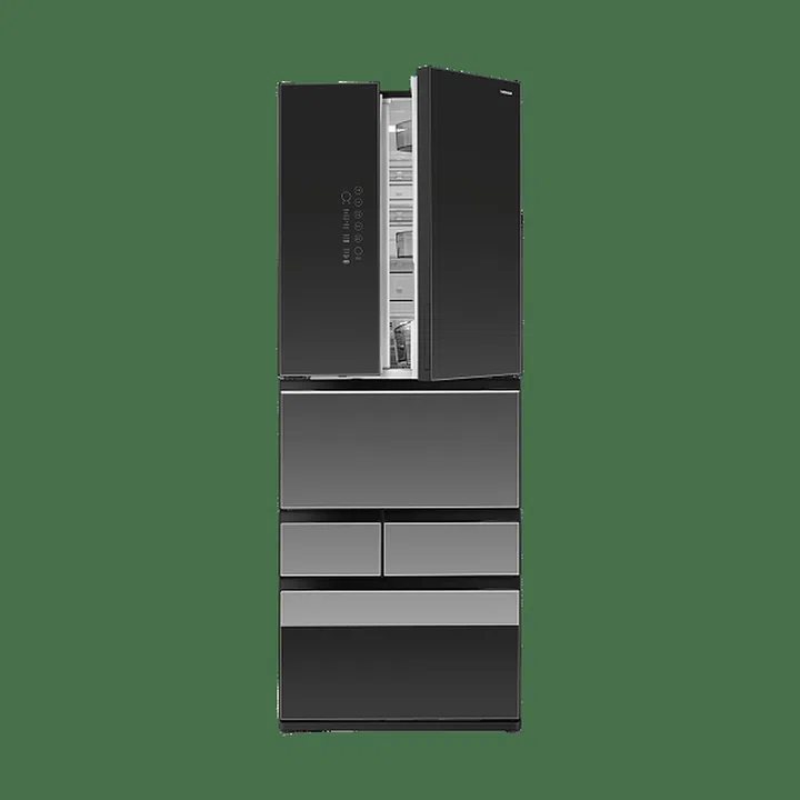 The patented iTouch door opens with a gentle tap, even through clothing. PHOTO: MIDEA GROUP