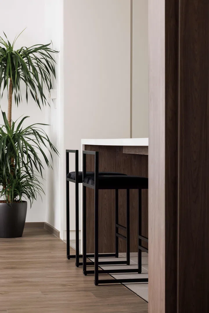 High stools along the kitchen island offer an alternative dining area apart from the main dining table.