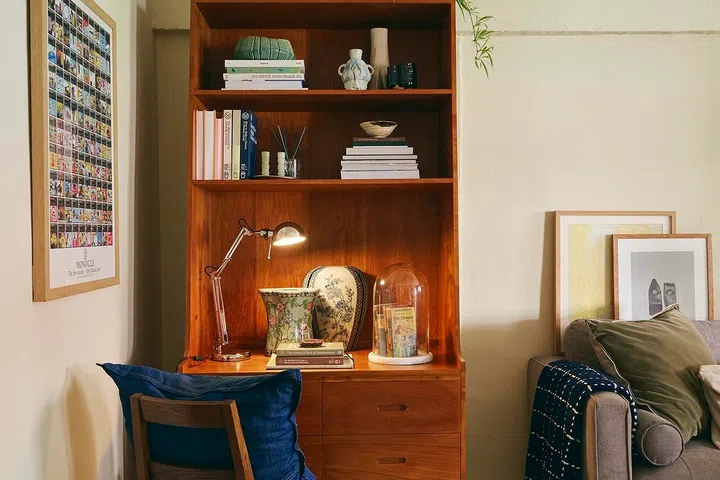 The pair of mid-century bookshelves inspired much of the home’s warm material palette.