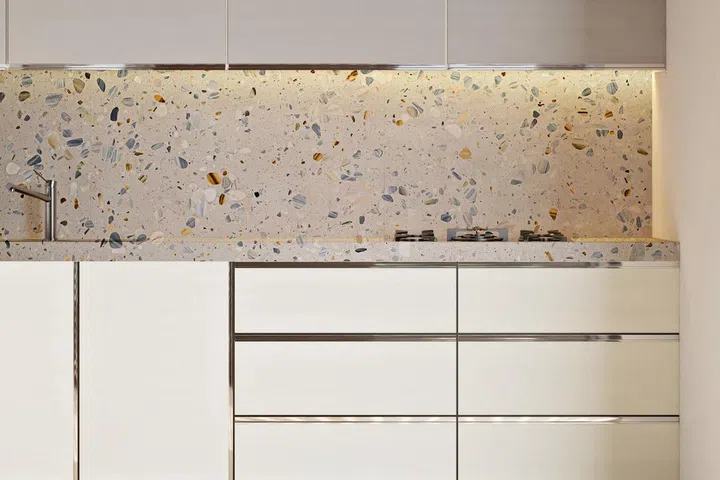 Purple Perenne is available at Aurastone.