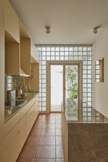 A couple in their late 30s, their two young daughters, and their Samoyed–Spitz mix, Friday, lives in a strata-landed home in Shrewsbury Road, designed by Jake Lee, Persqft. (1,800 sq ft design scope)
