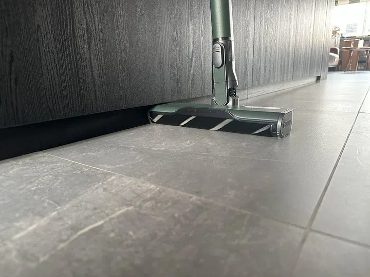 The A9T-Steam's Slim brush head is the first and only one I've tested to be able to get under this cabinet.