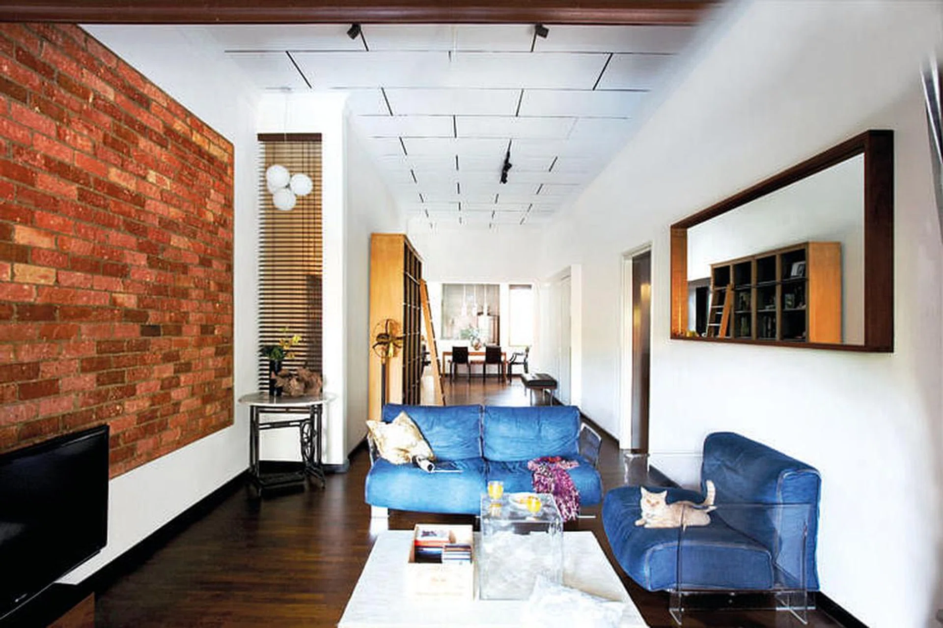 hd-aug-2009-pg-152-153