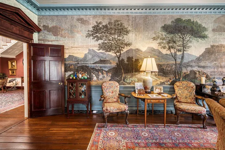 This elegant mural is sure to impress.