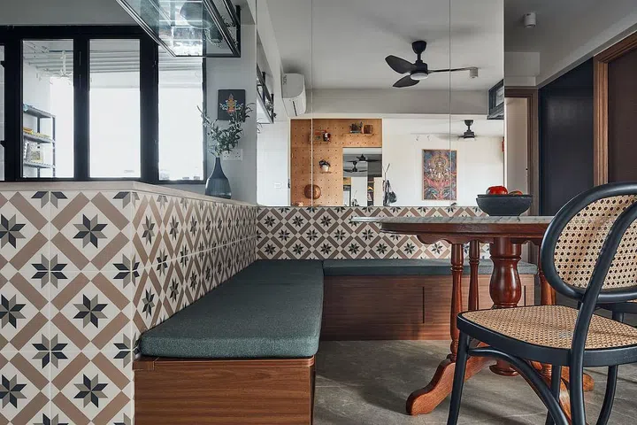 In the dining area, the Home Philosophy interior design team custom-designed this bench to maximise storage space. A thrifted table from an old-school kopitiam adds a touch of nostalgic charm.