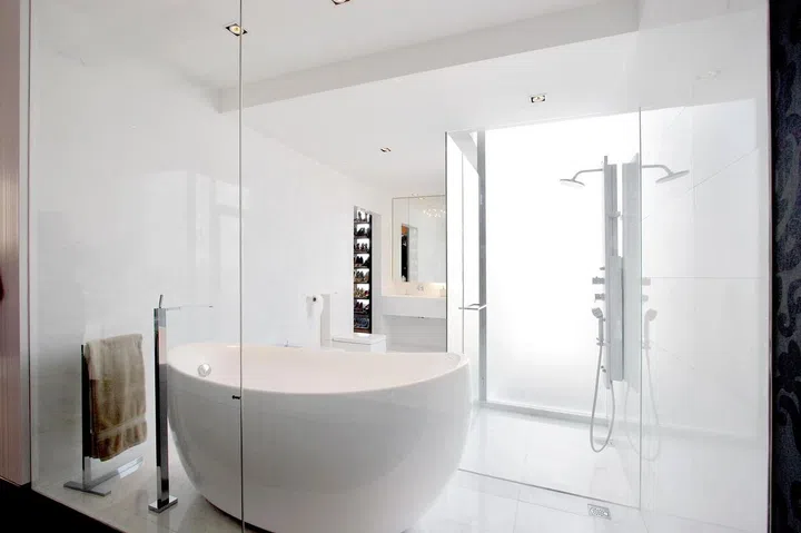 The freestanding pedestal bathtub looks has a sculptural appeal in this minimalist bathing sanctuary (interior design by D'perception Ritz).