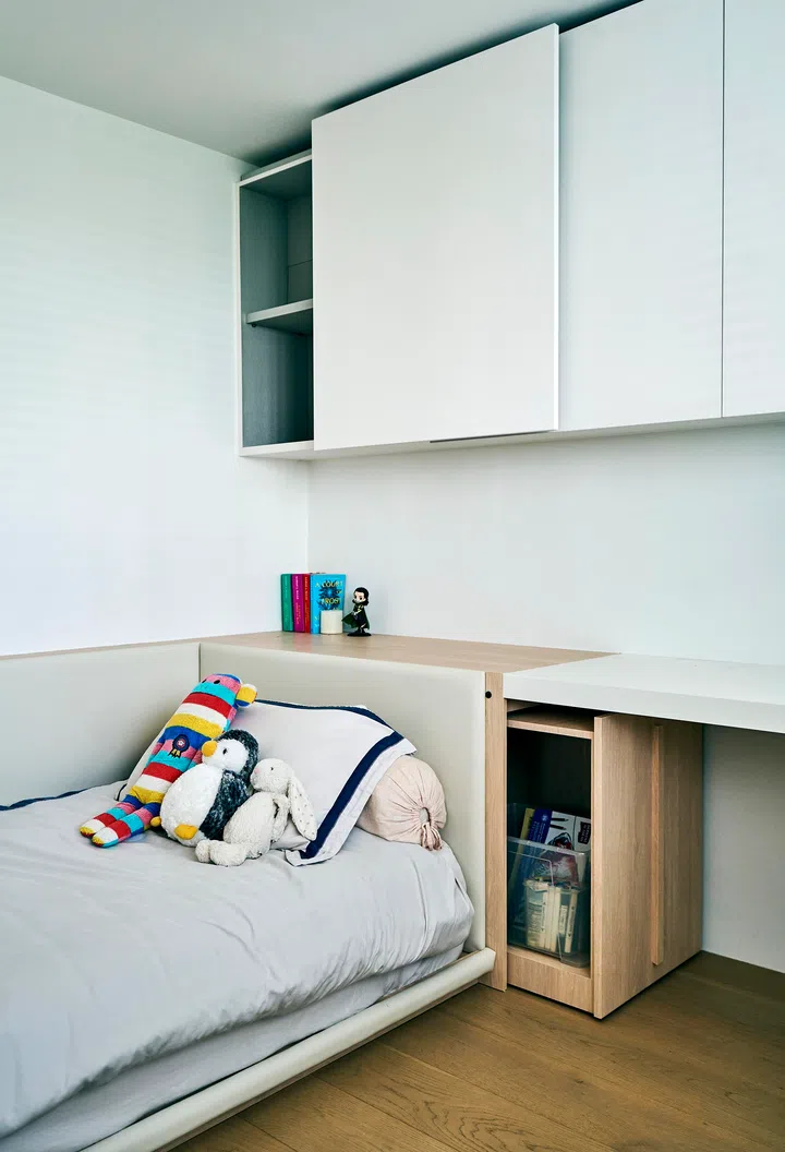 Artistroom chose a compact corner for the bed and storage to allow more room space.