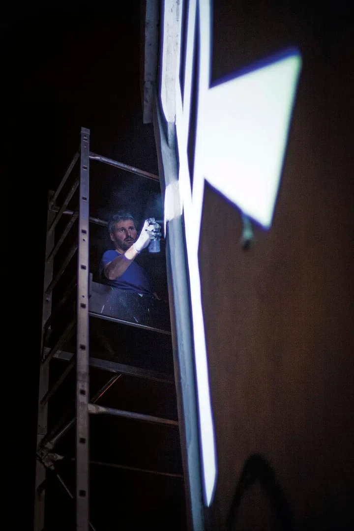 Rero at work. Photo by Jules Hidrot