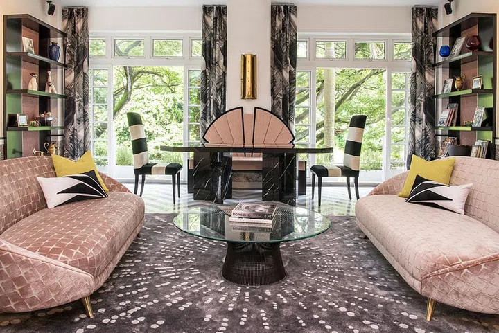 A pleasing symmetry in a maximalist study.