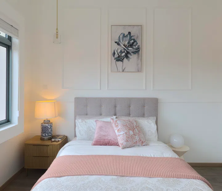 In the master bedroom, the walls are done in ‘Morning Dew’ by Benjamin Moore. With slight grey and green undertones, it’s a rich, relaxing colour, perfect for a bedroom space. 