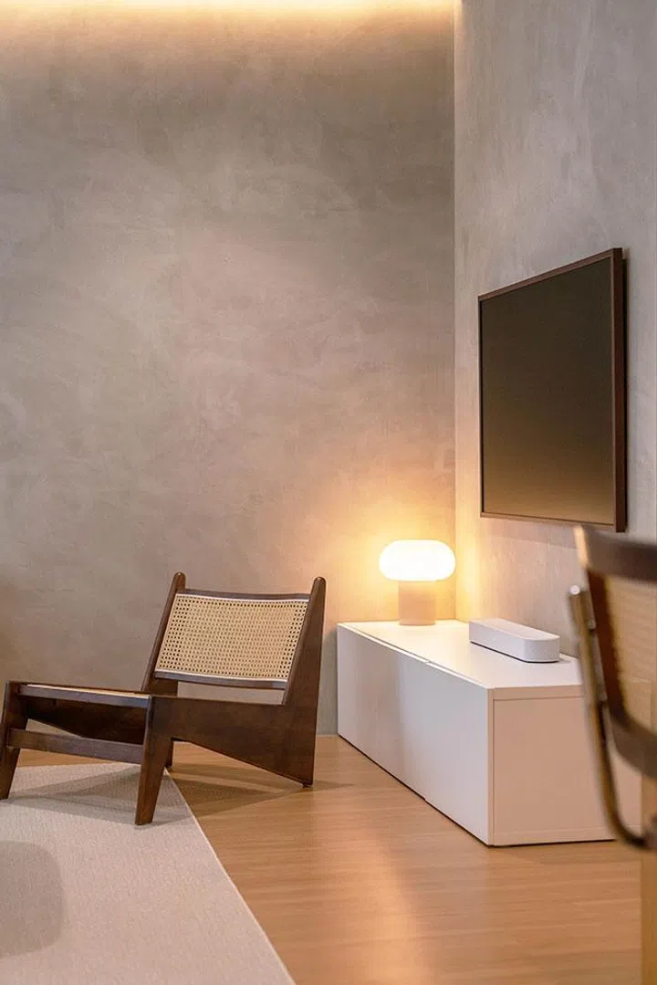 Neutral-toned finishes and soft furnishings contribute to the calming, restful mood of the living space.