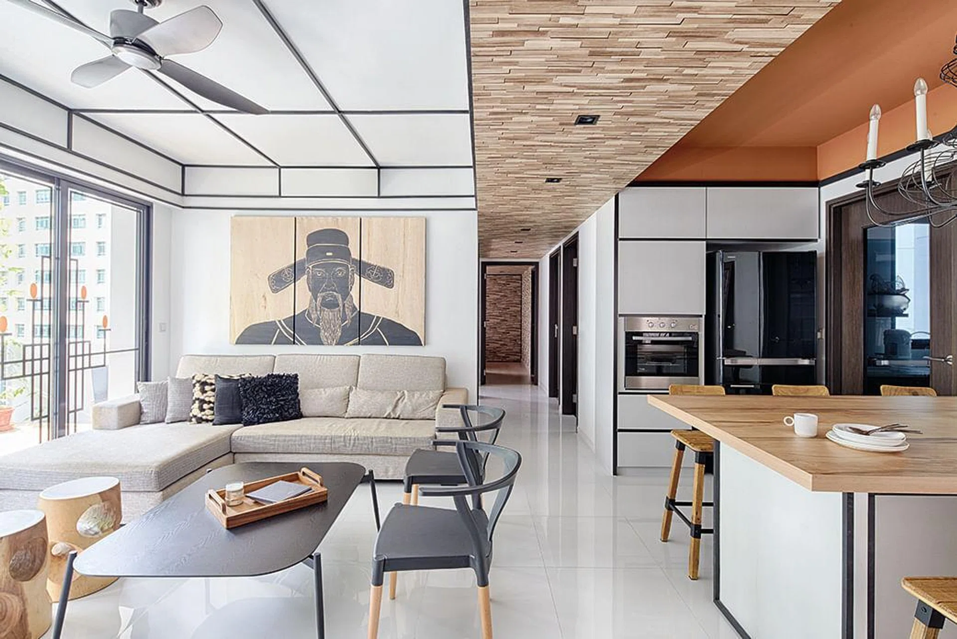 A key design feature of the home is a wallcovering-finished linear structure that leads from the entrance, through the living space, to the master bedroom at the end of the corridor. It also helps to zone the spacious living area.