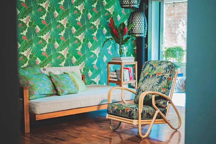 Scene
Shang’s Maverick
Cane Chair and
Limited Edition
Round Stool