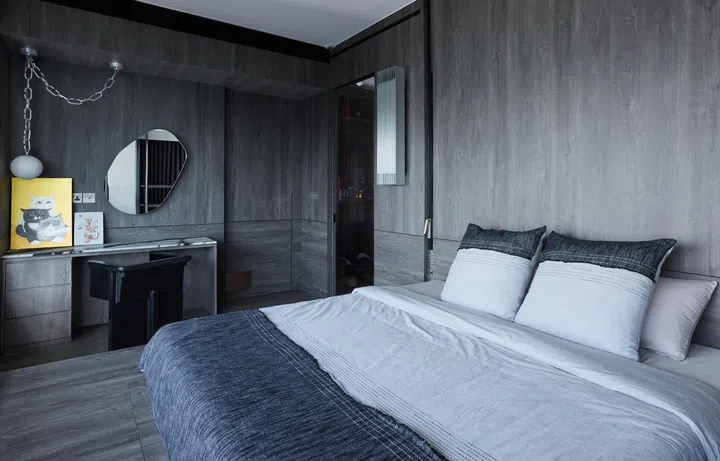 Switches and electrical points have been integrated into the headboard.