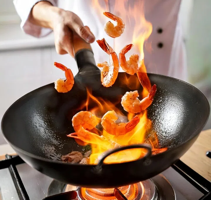 YOSUKATA Black Carbon Steel Wok (34 cm)