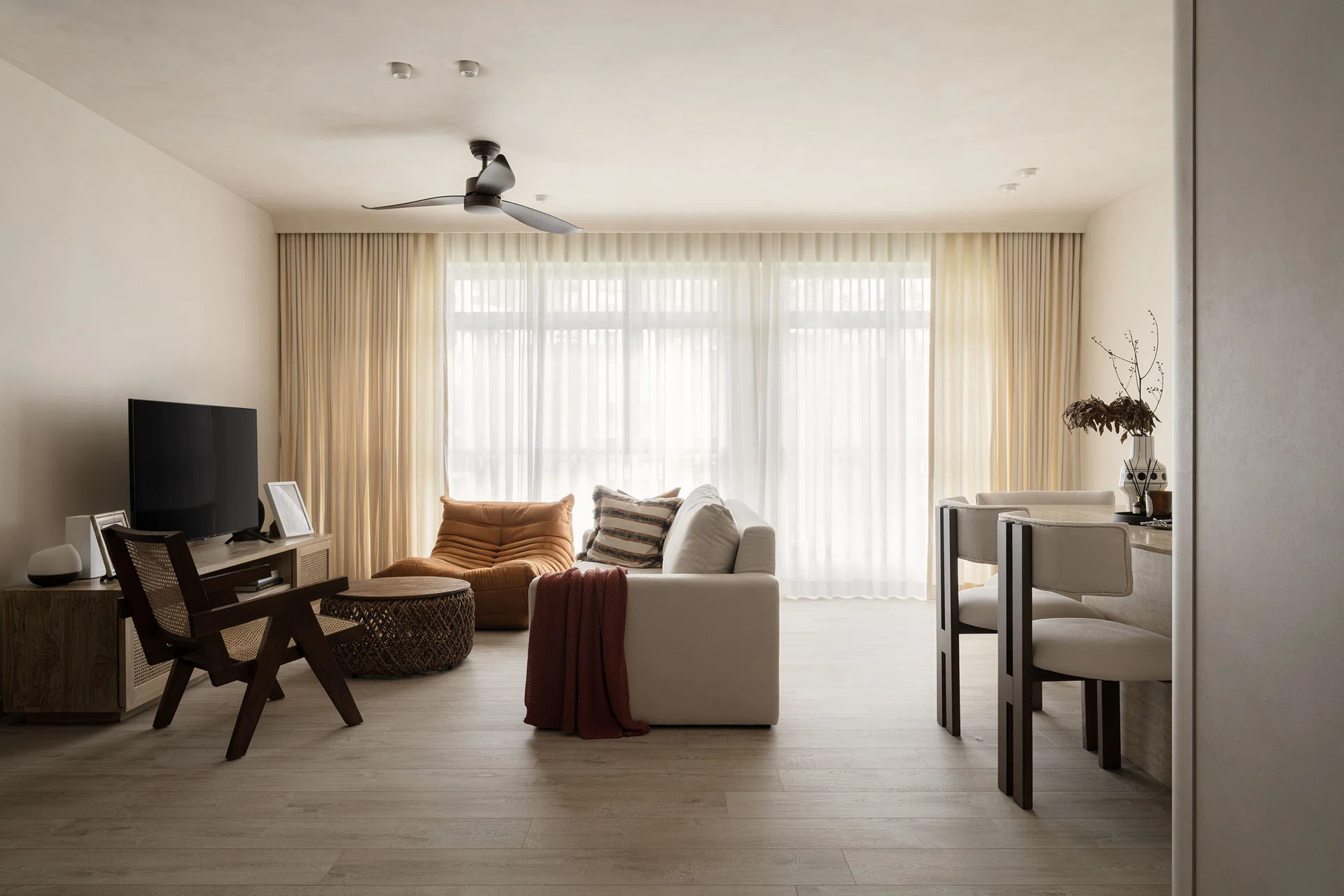 Living and dining area in a 5-room resale HDB in Edgedale Plains.