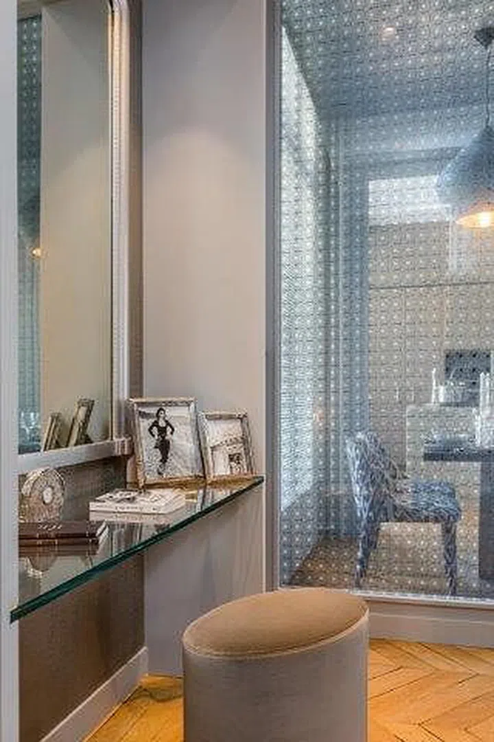 The designer preserved the history and beauty of the Haussmann apartment, maintaining the flooring, mouldings, ceiling heights and period fireplaces. But he introduced contemporary design elements, for a look that balances modern luxury and old world charm.