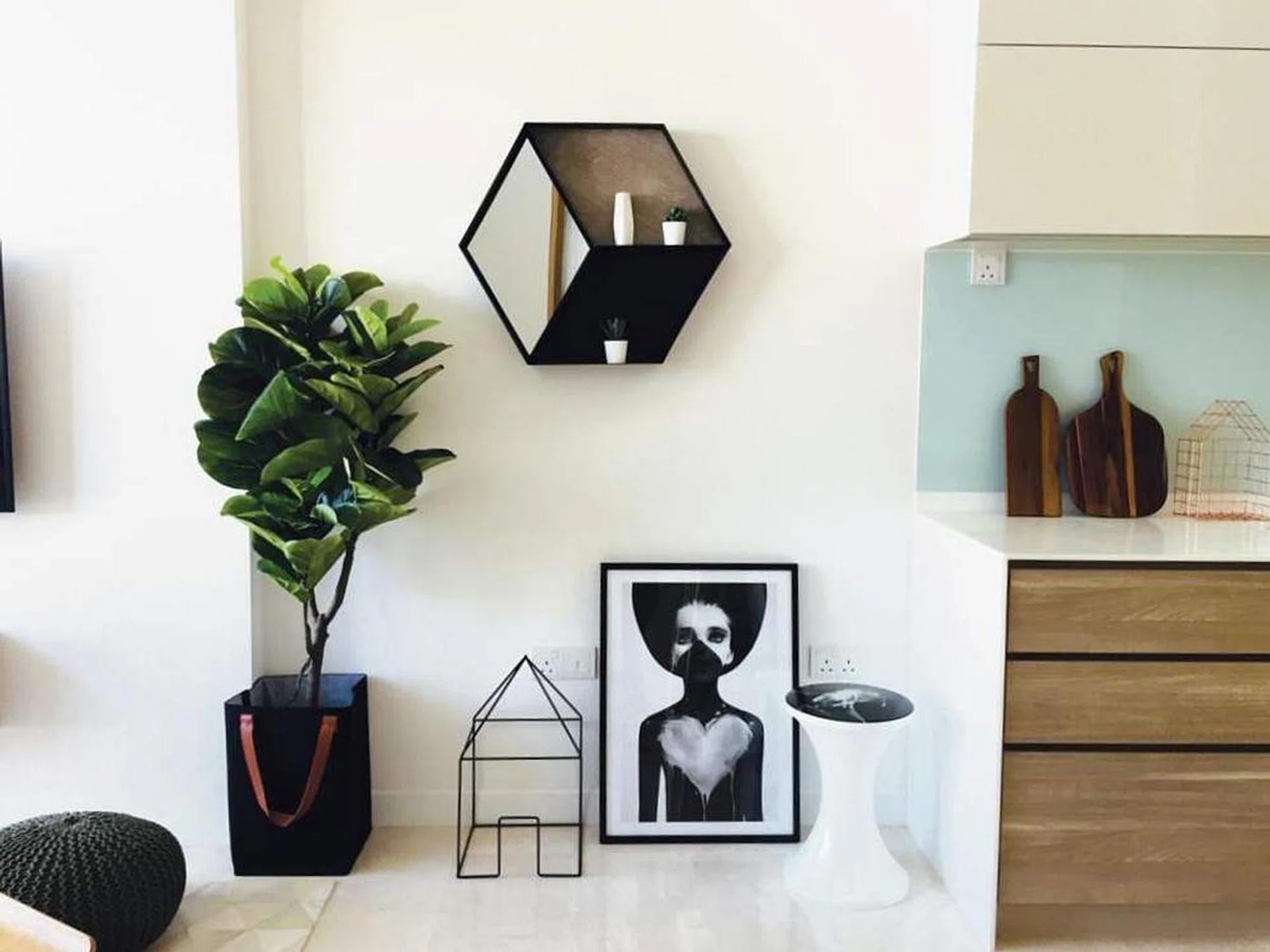 94226-wolf_woof_condo_2