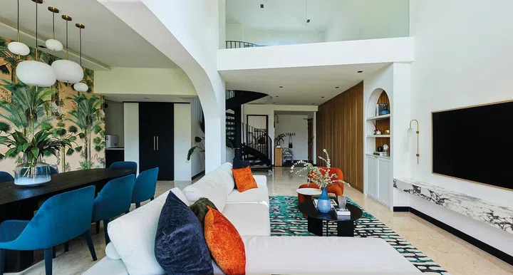 The living area
is a spacious
double-volume
space. Three
bedrooms are
on the first floor,
and one is on
the second.