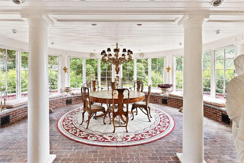 Yankee Candle Founder's $23 Million Home Has an Entire Indoor Water Theme (Courtesy Douglas Elliman Realty)