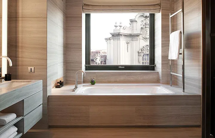 Hotel bathroom with bathtub in Armani Hotel Milano