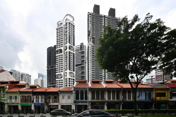 ST20241122-202444400132-Lim Yaohui-pixgeneric/
Generic photograph of shophouses and condominiums as seen from Kampong Bahru Road on Nov 22, 2024.
Can be used for stories on budget, invest, money, URA, property, land, housing, population, economy, and development.
(ST PHOTO: LIM YAOHUI)