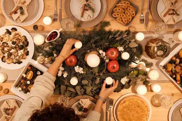 Hosting Christmas Dinner Party: 5 Organisation & preparation tips (Photo Pexels Nicole Michalou)